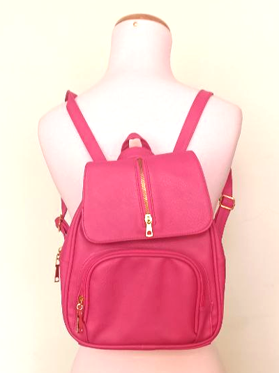 Mochila fucsia de cuero sintético